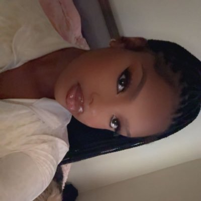 justkietings's profile picture. a habitual liar.