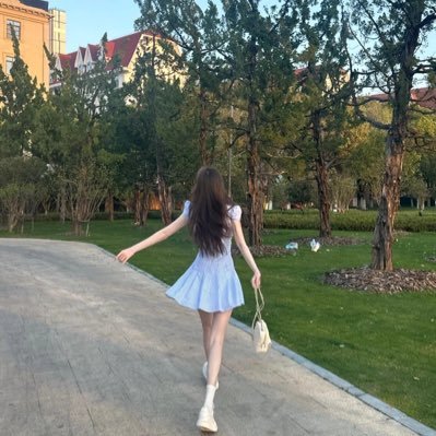 itsmeEL_3s's profile picture. I’m flying because I have everything up that weighed me down.