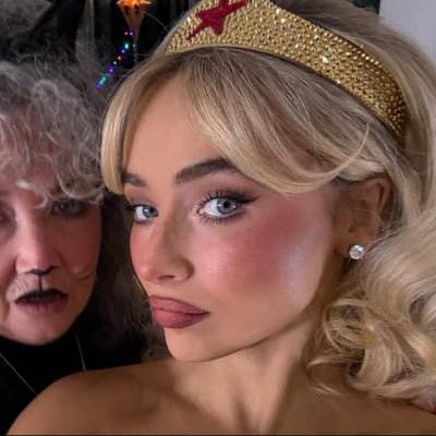 wwonderbrina's profile picture. lily rose enthusiast