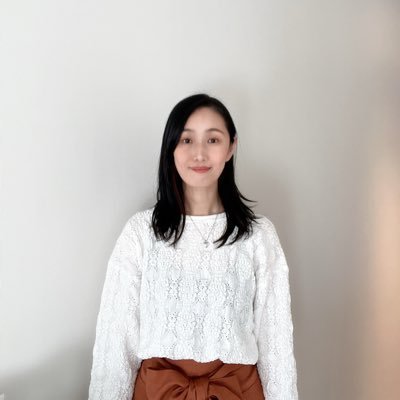 mowamosa's profile picture. web・creative direction / interest: cooking, dance, card reading