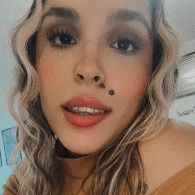 ximeornelas_'s profile picture. una bad bitch girl de los 90’s ♡