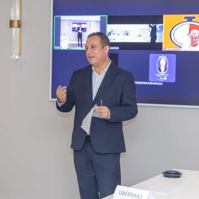 AguirreCG's profile picture. Abogado fiscalista y Coorporativo, liderazgo, comunicacion, conferencias, cursos, pasión y disciplina, claves del éxito. Vive y deja vivir, contador de historia