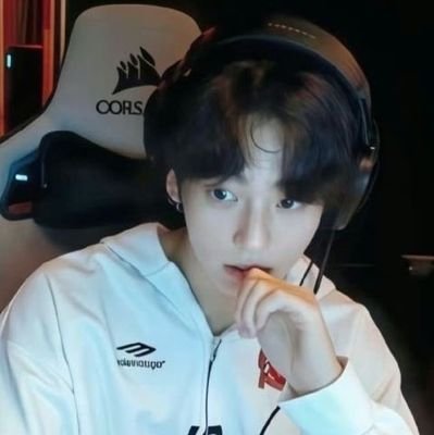 kdnnae's profile picture. Life goes on,Let's live on💜 I just wanna be happier🐻 the wait is over🎈if we live fast,let us die young⏳️ @BTS_twt