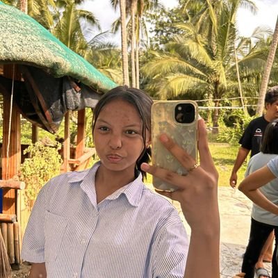 chlzshnn's profile picture. 