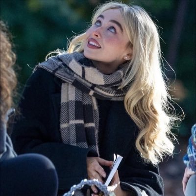 IsabellaBosa's profile picture. Life isn’t about waiting for the storm to pass, it’s about learning to dance in the rain. Parody