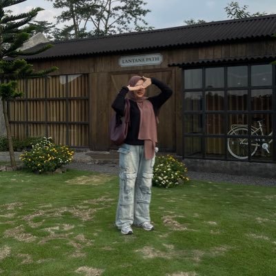 lckydreamer's profile picture. I allow my self to be full of luck😋