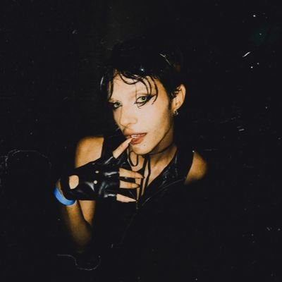 softcys's profile picture. everybody's falling in love and I'm falling behind