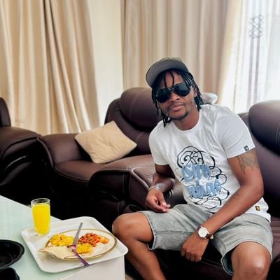 mista_nobhodhi's profile picture. deep breaths all the way.