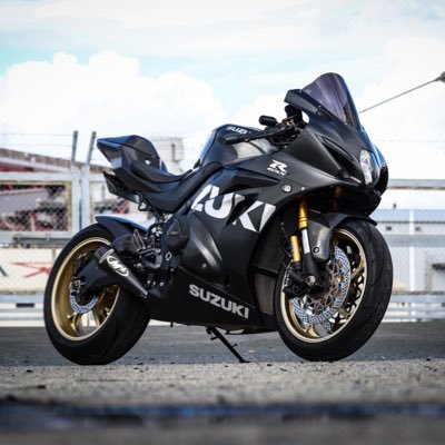 ryo__r1000r's profile picture. 23歳(“01”)gsxr1000r(誤字、ツイ消し多め)25r欲しい