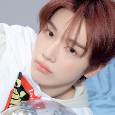 weirdxsungchan's profile picture. 