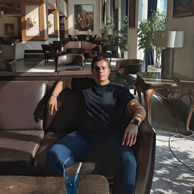 ufukburakucar's profile picture. Every morning you have two choices: Continue to sleep with your dreams or wake up and chase them 💪🏻