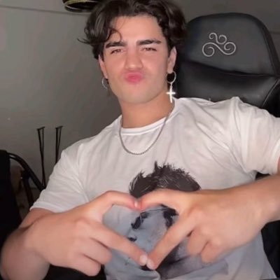 pixx0_0's profile picture. 