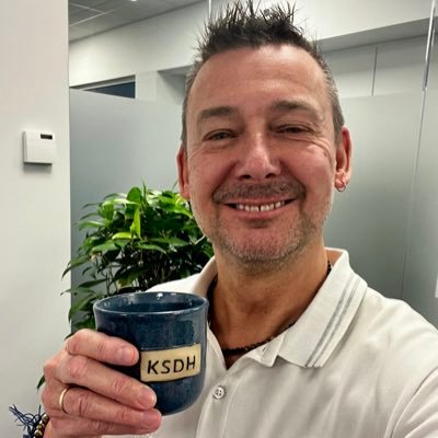 MortenKock's profile picture. Livsnydende 🦩 Tosse med egne meninger og hjerte bankende for AGF 🇩🇰 Man U 🏴󠁧󠁢󠁥󠁮󠁧󠁿 Real Madrid 🇪🇸 - og af og til et uvidende pip om #dkpol