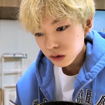 UKfxl's profile picture. 구독계가 정지당햇어요…….. 다시 받아주시면 감사하겟습니다…🥺🥺