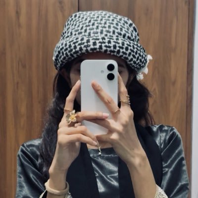 Madihaaa12's profile picture. splish splash! your opinion is trash.