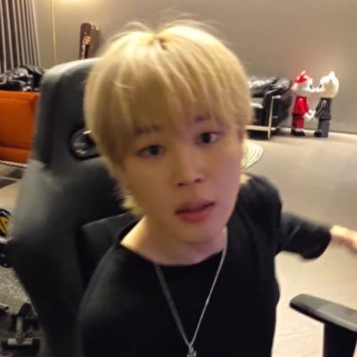 f4irythvs's profile picture. this user in love with thv 🌺