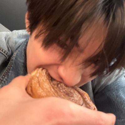 crtskeonho's profile picture. https://t.co/GF1LVh3fst 
           
                     .debut: 18.08

⠀⠀  𝙲𝙾𝙻𝙾𝚁 𝙾𝚄𝚃𝚂𝙸𝙳𝙴 𝚃𝙷𝙴 𝙻𝙸𝙽𝙴𝚂