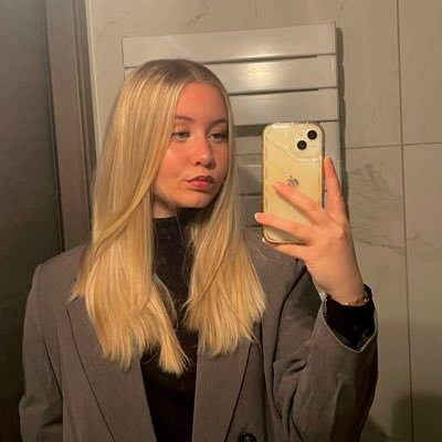 _andreacuny's profile picture. v