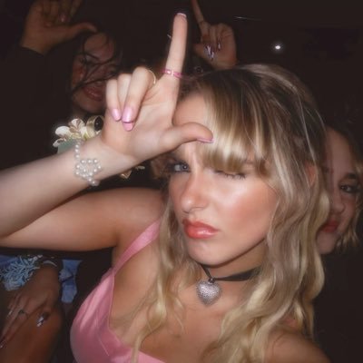 zorolvrs's profile picture. happy birthday haymitch