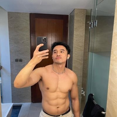 sadnifa's profile picture. 