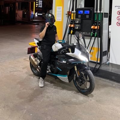 hecmionbes's profile picture. 