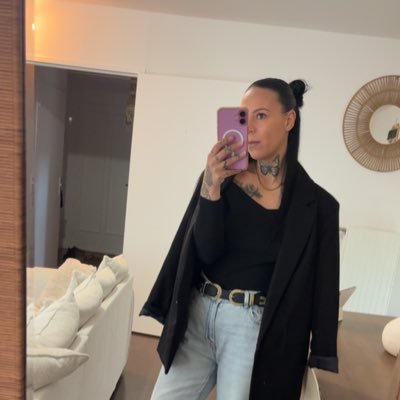 ManonFfre's profile picture. 