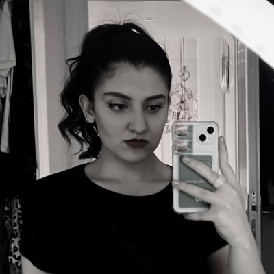 navelamkon's profile picture. زن، زنده، آزاد. لطفا نزدیک نشوید.