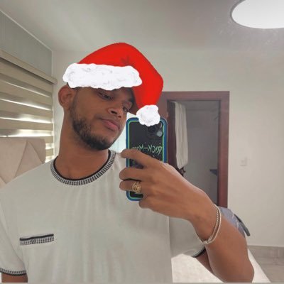 cafeconpan___'s profile picture. You need to calm honey and go to Vegas