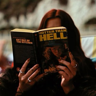 wejdancircle's profile picture. « مستعجلة مثل السنين/ متأخرة مثل الندم »