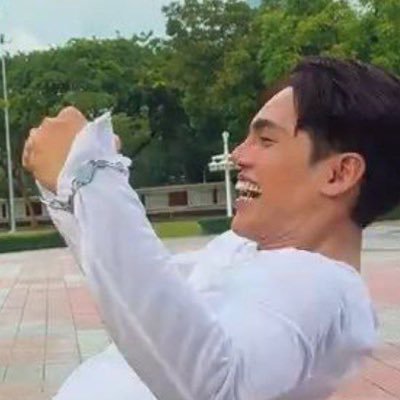 izztoberry's profile picture. a wise man once said, “pare, bakit ka ba nakikielam dito?!”