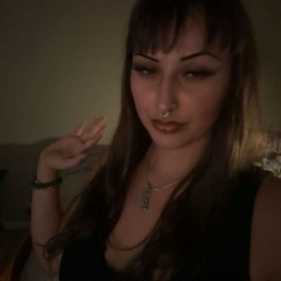 hennyyhoee's profile picture. leo’s don’t die i’m a legend in these streets ƪ(‾ε‾“)ʃ