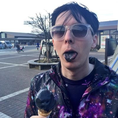 moonypml's profile picture. my tree house is on fire and for some reason i smell gas on my hands ★ (esp/cat/eng)