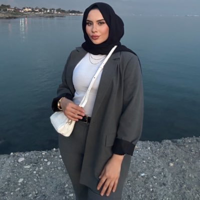 rbetulcengiz_'s profile picture. 