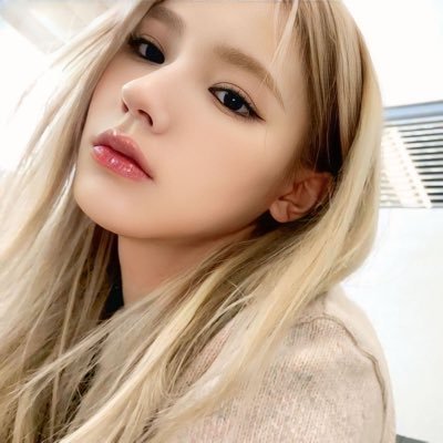 worldofseola's profile picture. characters: https://t.co/i0UvwVEPrm // a part of @alchemilla__'s mind