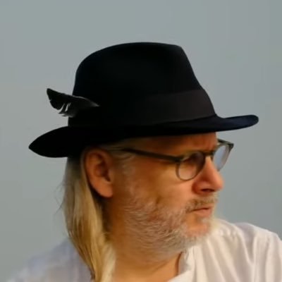 martinofficiell's profile picture. Samhälle & kultur finns även här för att jag blir blockad från och till överallt annars.
