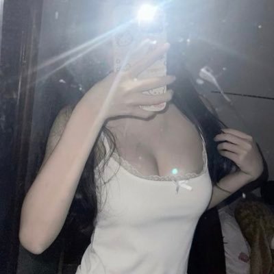 yfddtgh's profile picture. 