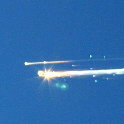 letsgo_books's profile picture. 뒤돌아봐, 우리가 얼마나 멀리 왔는지