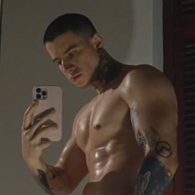 erie______'s profile picture. 👾