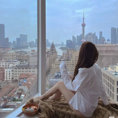 RunwayEnergy's profile picture. turning sidewalks into catwalks.