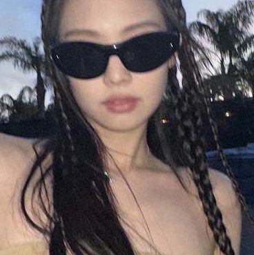 rochkive's profile picture. multifandom em níveis alarmantes