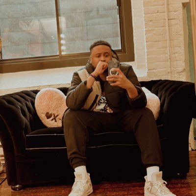 MooDini__'s profile picture. Charm, mystery & confidence 😉 Vancouver ➡️ Montreal 🌆 McGill (MCS) 🎓 | Soccer ⚽ | 6’4” 🚶🏽‍♂️ Part-time genius, full-time vibe. Slide in if you can 😏🔥