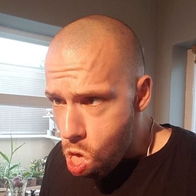 emptynotepads's profile picture. 