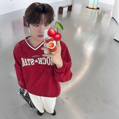 bbymoshii's profile picture. ( @twnpich @porsuppakarn  ) ✿ ݁ 🍮       
                    하나 🍏 ⌗ @harit_keng — @nampingster