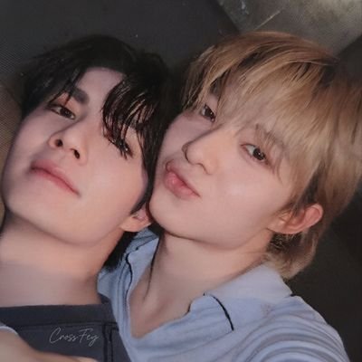 criyhwngkh14524's profile picture. อย่าคิดว่าเฮียไม่รักเฮีย รักหนูนะ ❤️
เกิดอะไรขึ้นกับใจน่ะ♥️ #ZeeNuNew #ZonZon/#SunShine/#NaNaNu  /โฟกัสผลงานซีนุ /ไม่เสพดร่าม่า 🚫(Fan account)