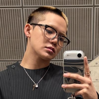 lookslikekat's profile picture. odd hours, fluctuating social battery.