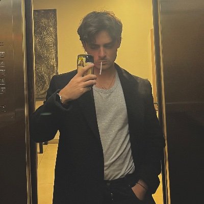 adomrir's profile picture. se distrae con facilidad y molesta a los compañeros |