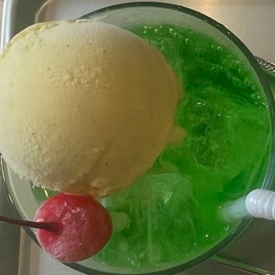 karinahatmq's profile picture. 