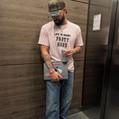 ktovennotbtoven's profile picture. Drake & Nicki 🐐 Not affiliated with either tho.