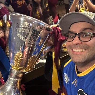 fattmatt31's profile picture. It is not his creed nor his nationality which counts; it's the man himself 🦁☘️🎸🎹