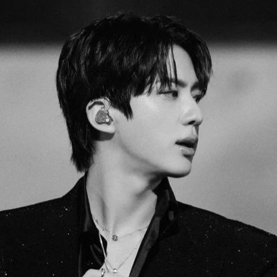 fallbyseokjin's profile picture. “You don’t stop breathing just because the air is bad” - Kim Seokjin | Current brain rot subjects: BTS, The Pitt, Kate/Anthony and le sserafim